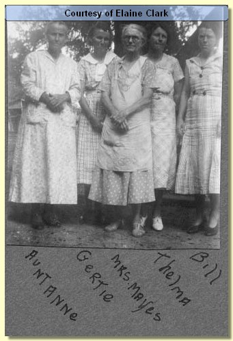 ozie_with_her_3_daughters_and_aunt_annie_whiteside.jpg