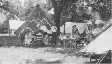 camper.jpg (29862 bytes)