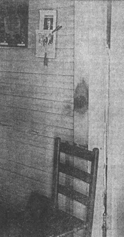 chair.jpg (45379 bytes)
