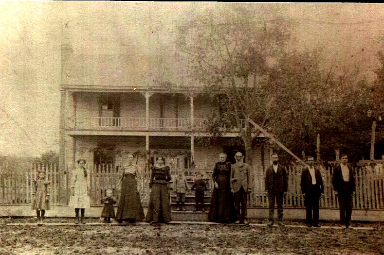 John_H_Deaver_family_abt_1900.jpg