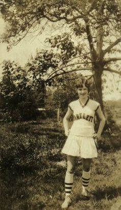 Velma-Bartlett_star_forward_27_May_1929.jpg