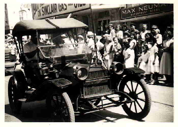 OldCarParade.jpg