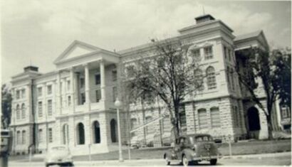 courthouse_without_dome.jpg